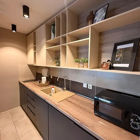 Nar Royalton Deluxe #74 Free Parking