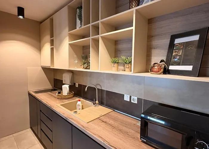 Nar Royalton Deluxe #74 Free Parking