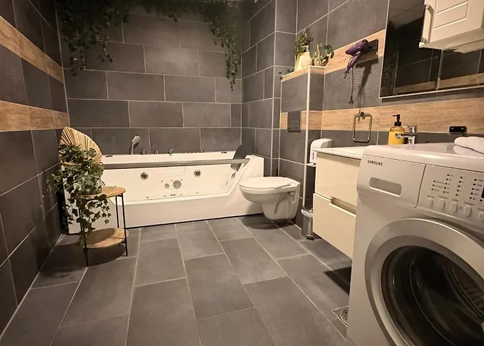 Nar Royalton Deluxe #74 Free Parking *